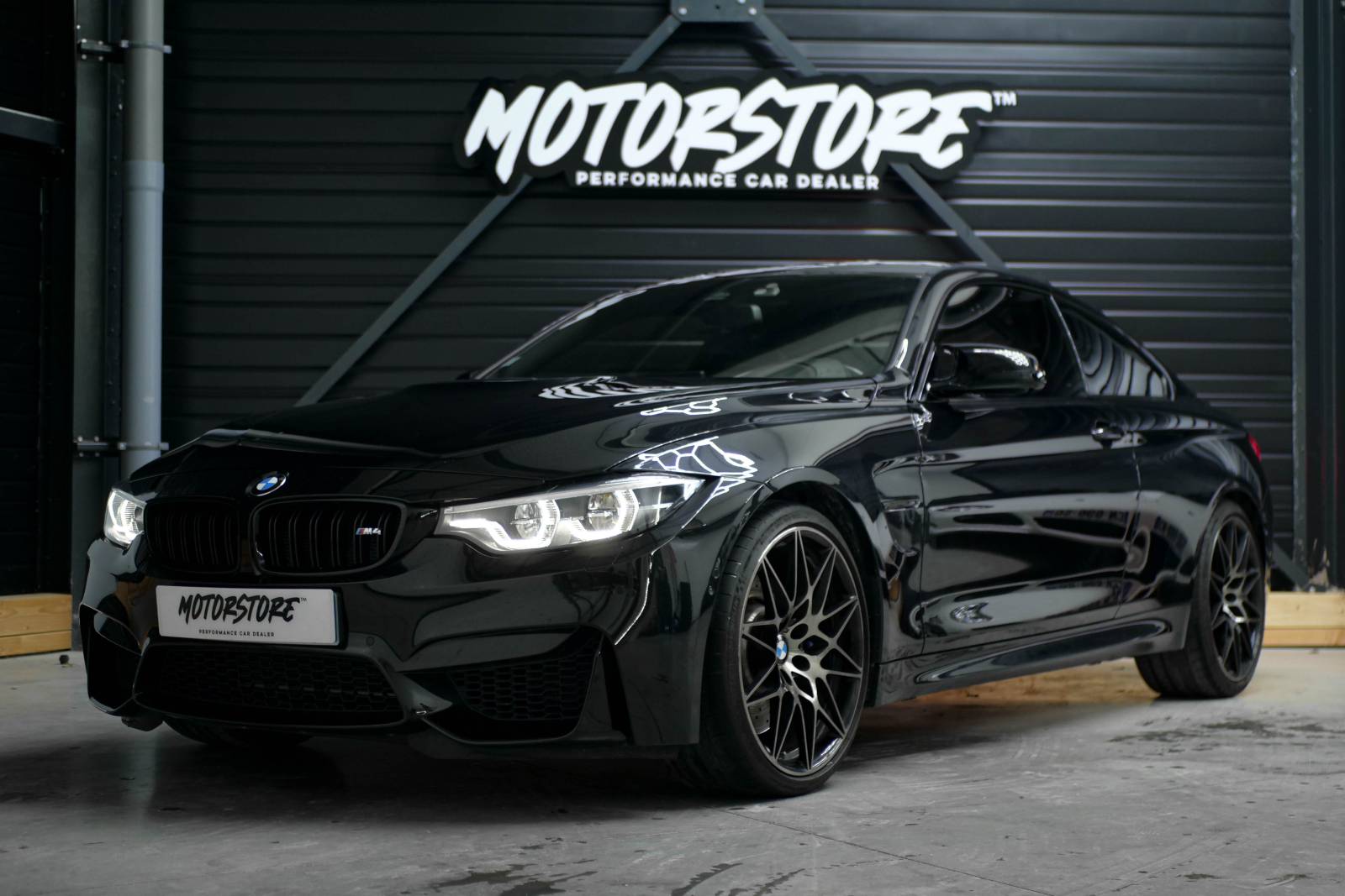 BMW M4 Coupe LCI Compétition 450ch AKRAPOVIC