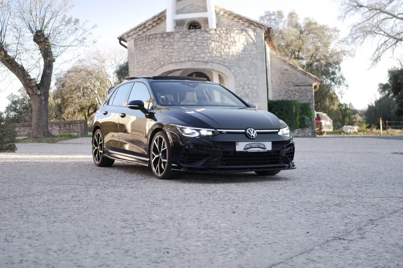 VOLKSWAGEN Golf VIII R 2.0 TSI 320ch 5 portes essence noir intense à Montpellier