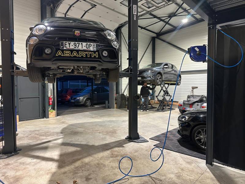 Atelier mécanique pour panne moteur voiture sportive à Montpellier